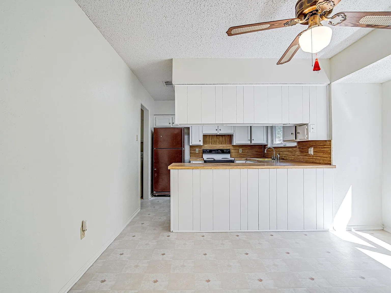 3 bed, 1352 sqft, $1,875 — Photo 4