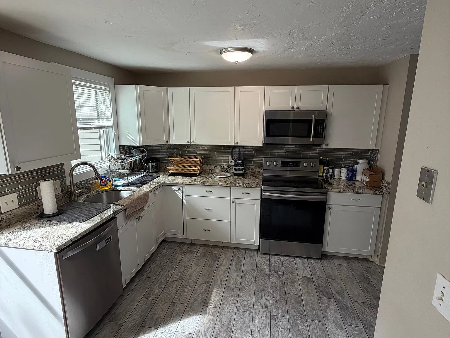 4 bed, 2.0 bath, $6,200 — Photo 1