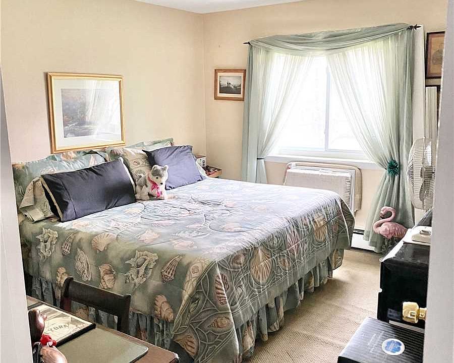 2nd image of 41 Richmond Blvd