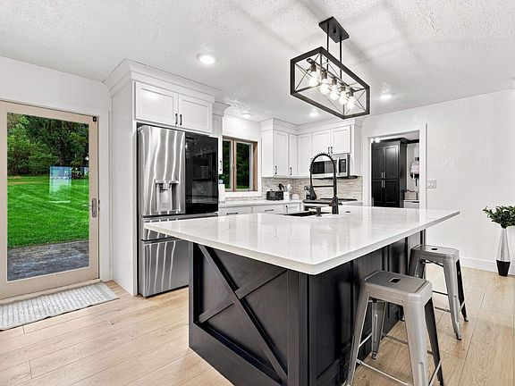 3rd image of 15153 Lore Oaks Ct