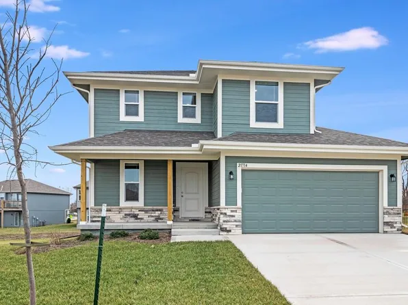21714 Westover Rd, Peculiar, MO 64078