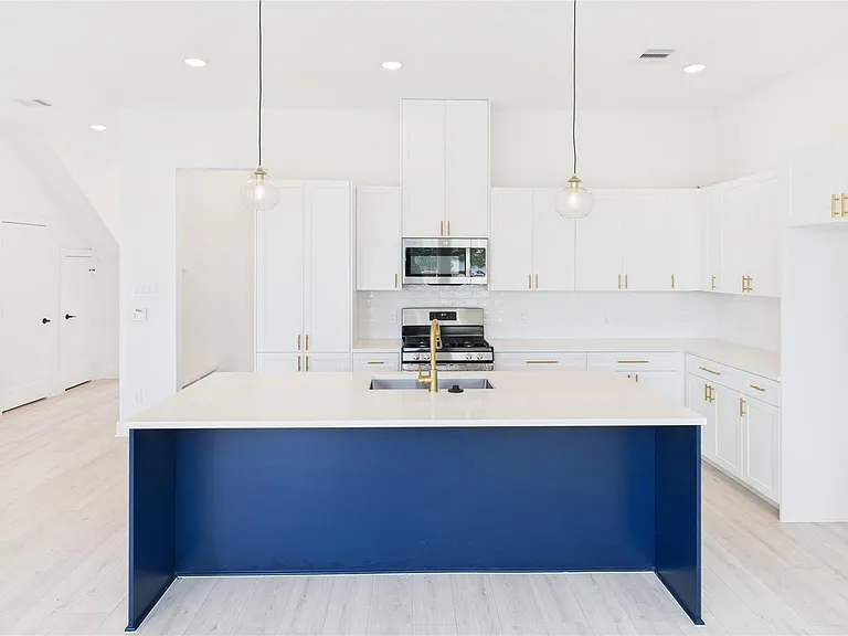 9609 Valeca Dr — Photo 8