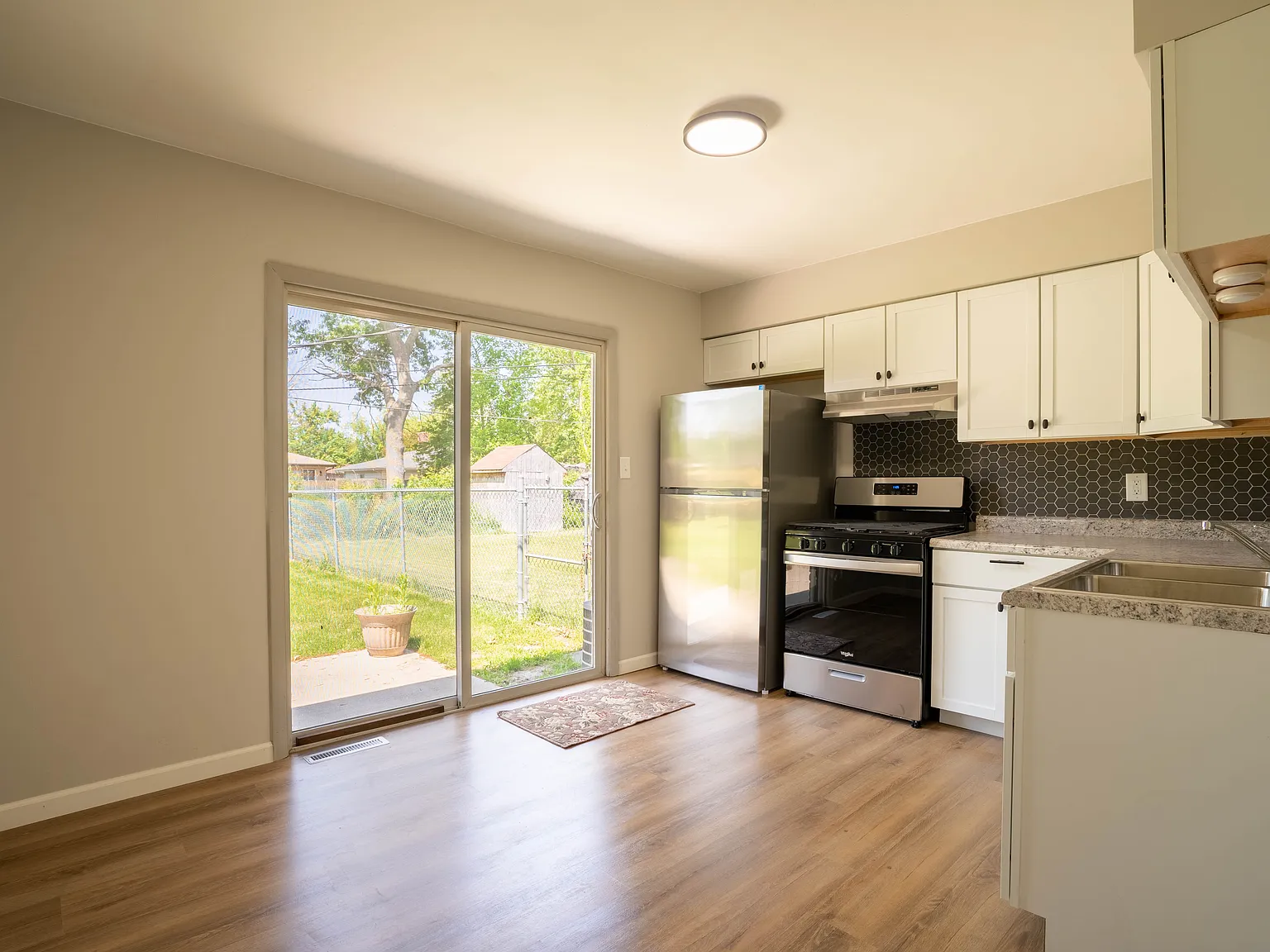 2 bed, 1000 sqft, $1,395 — Photo 4