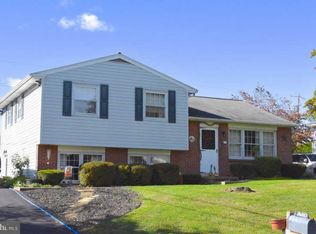 28 Fresh Meadow Dr, Lancaster, PA 17603