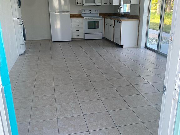 3rd image of 846 Ladyfish Ave #1