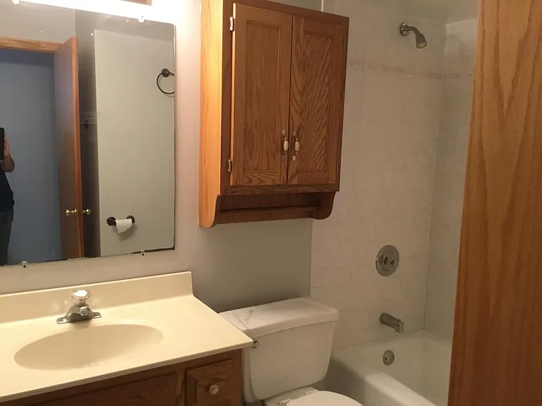Main bath with tub