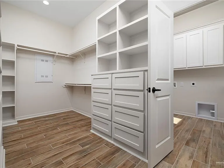 1565 E Silos Ave — Photo 23