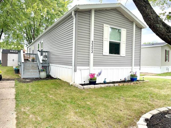 2252 Wellington Green Dr, Clarksville, IN 47129