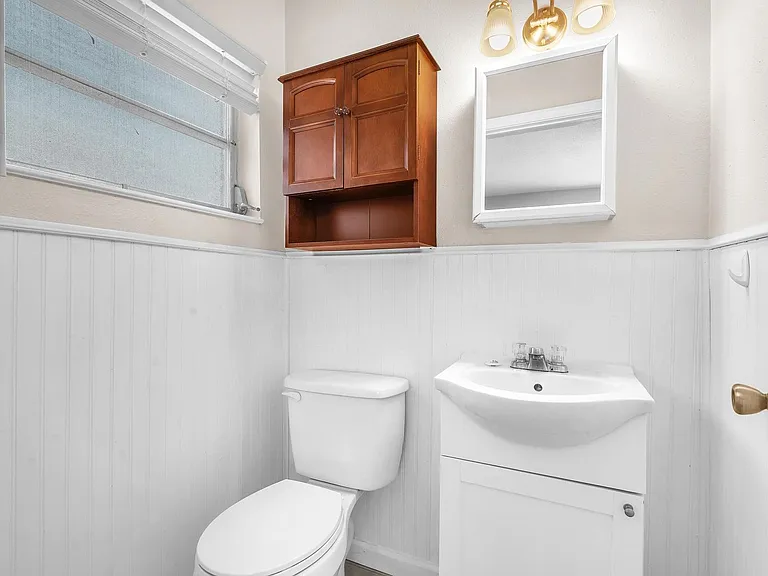 385 Lincoln Ave — Photo 24