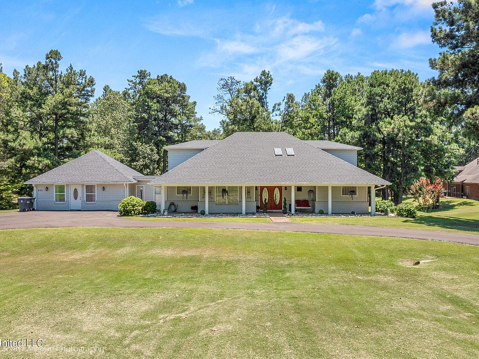 1st image of 920 S Lake Dr #T