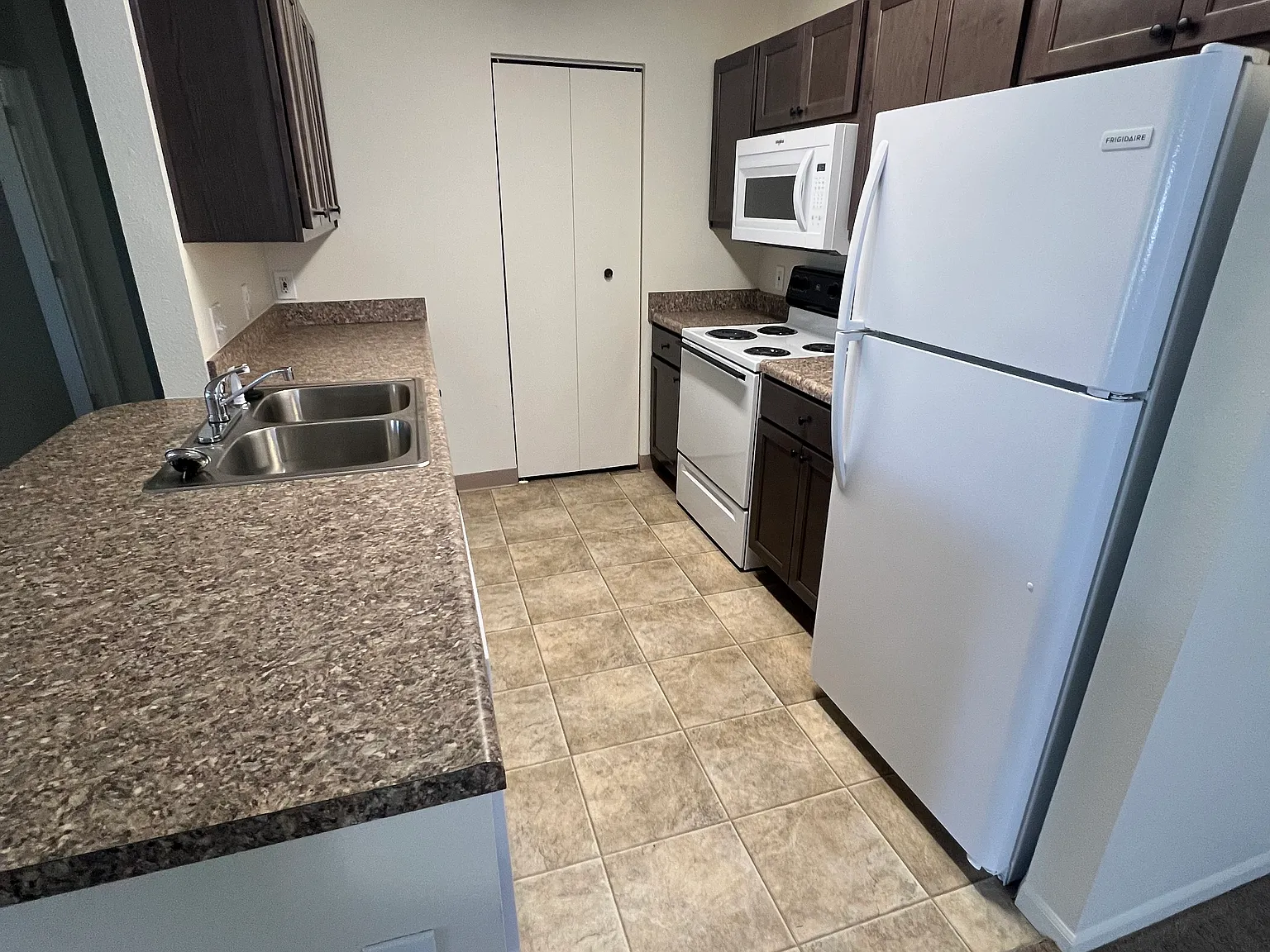 Rosewood Park Apartments — Photo 2