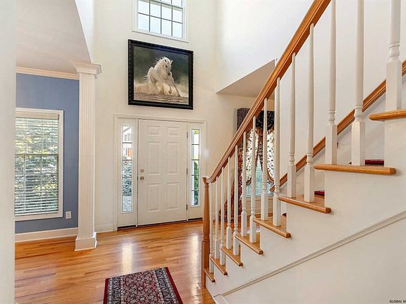 4th image of 10 Larkspur Dr