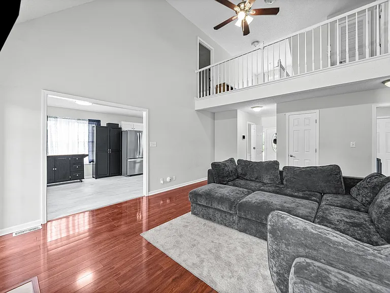 1283 Carnation Ct — Photo 6