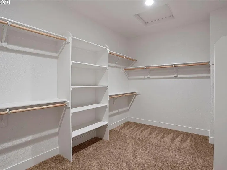107 E Vince St — Photo 13
