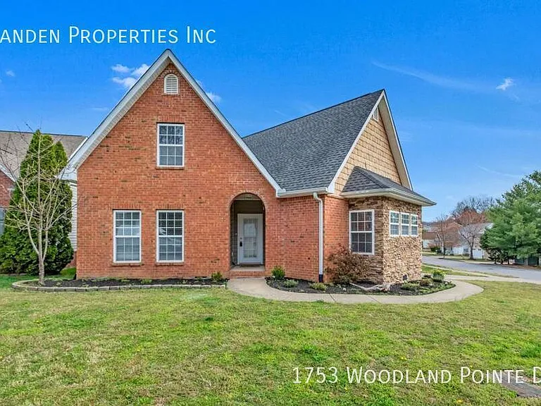 1753 Woodland Pointe Dr — Photo 2