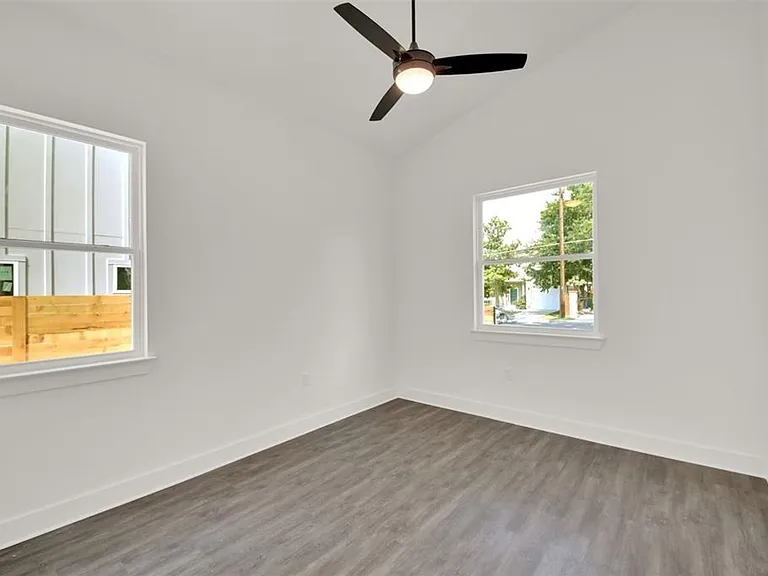 7603 Carver Ave — Photo 18