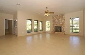 211 Thomas Oaks Dr — Photo 2