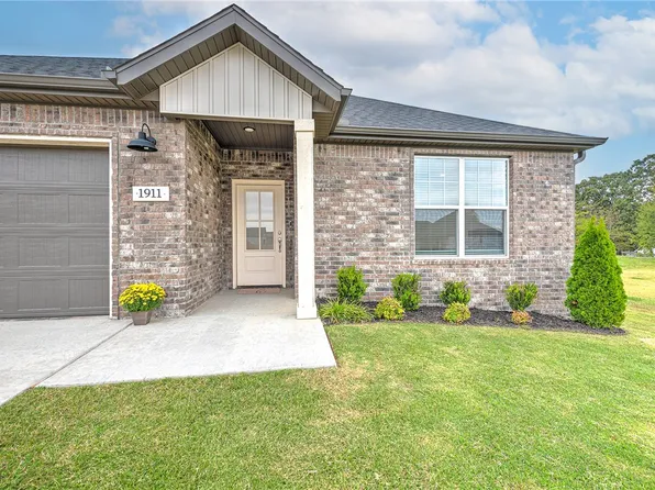 1911 Finnegan St, Bentonville, AR 72713