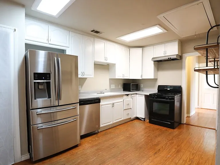 4903 Caswell Ave — Photo 2