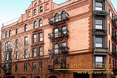 Rented by aptsandlofts.com