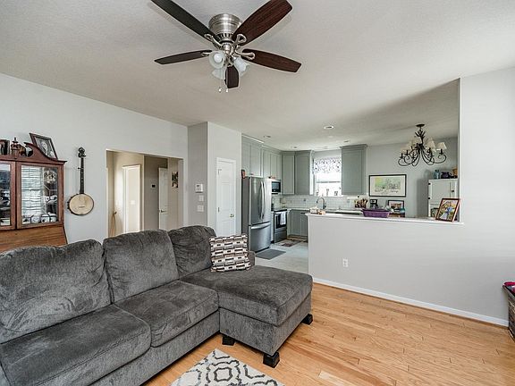 4th image of 112 Thornfield Dr