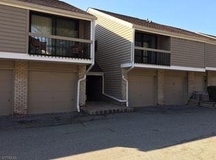 8 Overlook Dr #3010, Clinton, NJ 08809