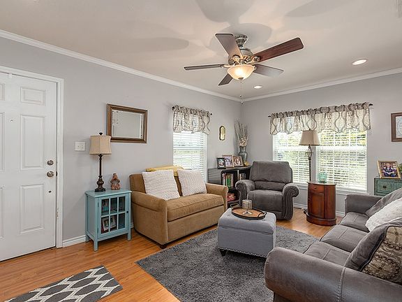4th image of 1700 Southwood Dr
