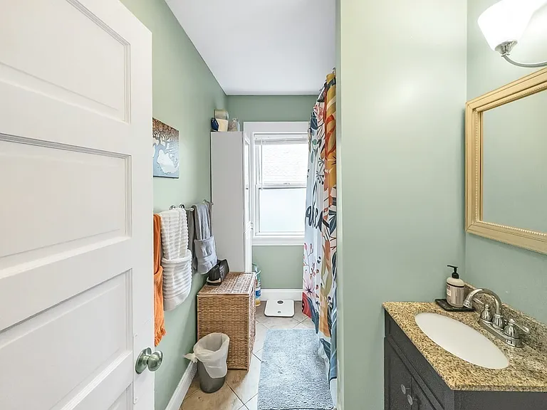 18 Alberta St — Photo 24