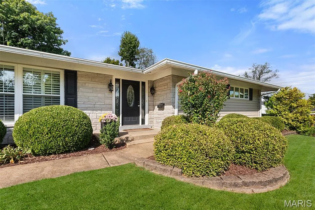 423 Parkland Ave photo 1