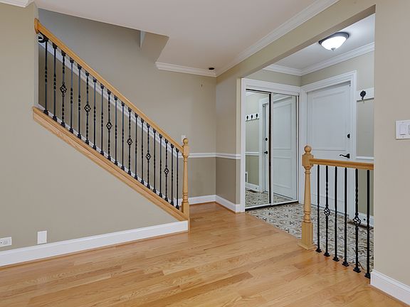 4th image of 740 Lakeview Pt