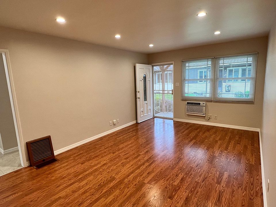 1st image of 2552 N Buena Vista St
