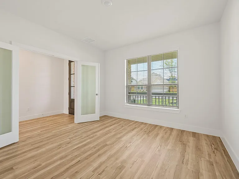 832 Sarasota Shore Dr — Photo 12