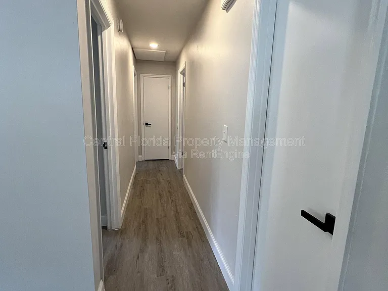 916 Robinhood Ct — Photo 10
