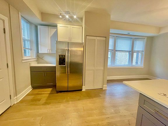 4th image of 2535 N California Ave #2