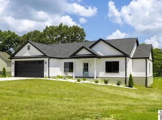 102 Ironwood Dr, Murray, KY 42071