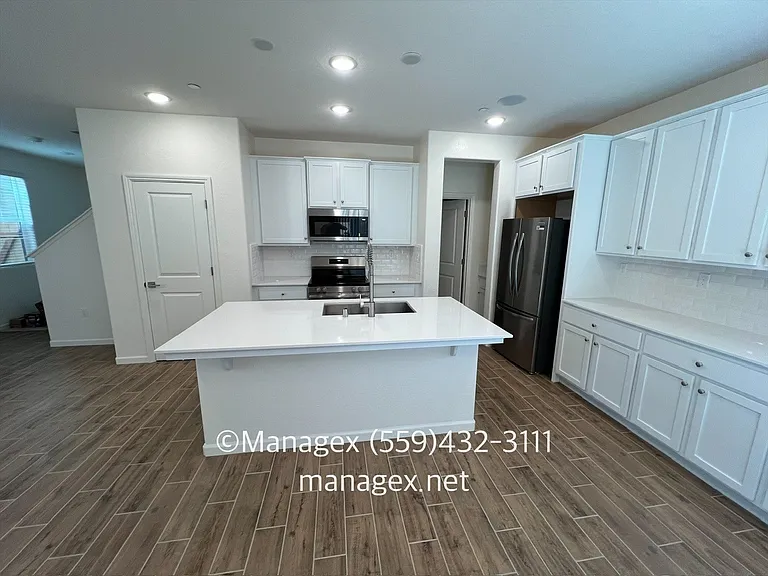 1516 Vintage Ln — Photo 2