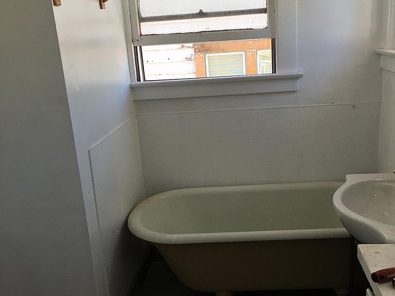4th image of 2148 Dale St