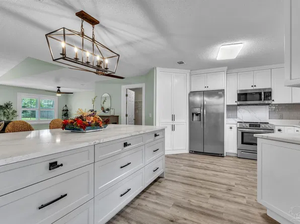 2516 Southern Oaks Dr, Cantonment, FL 32533
