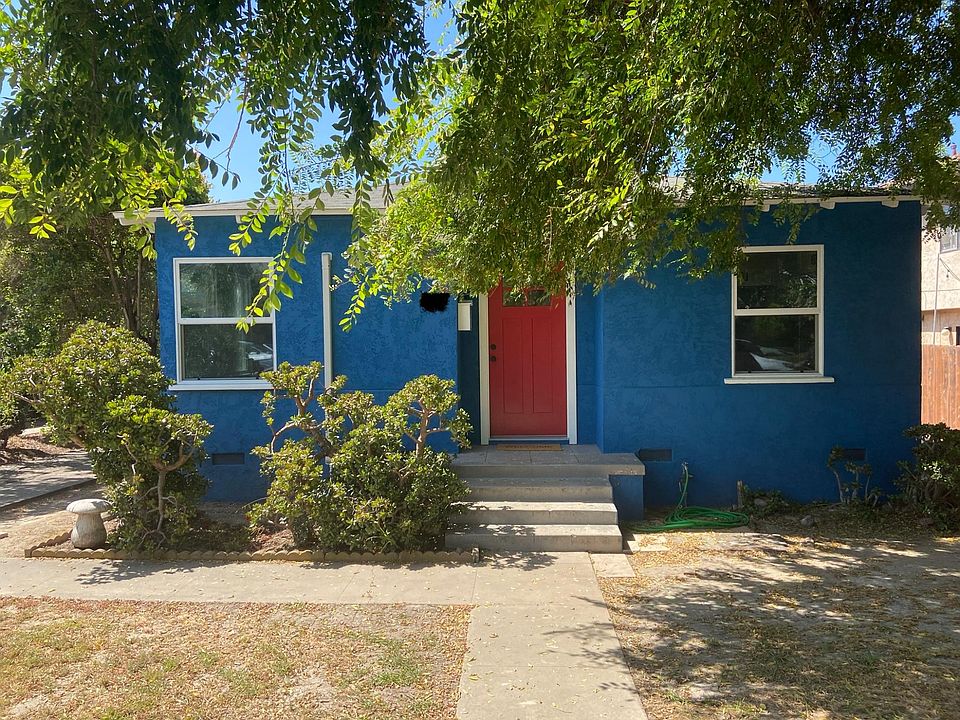 1st image of 851 Chalcedony St