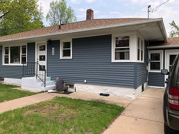 5th image of 701 W Wausau Ave