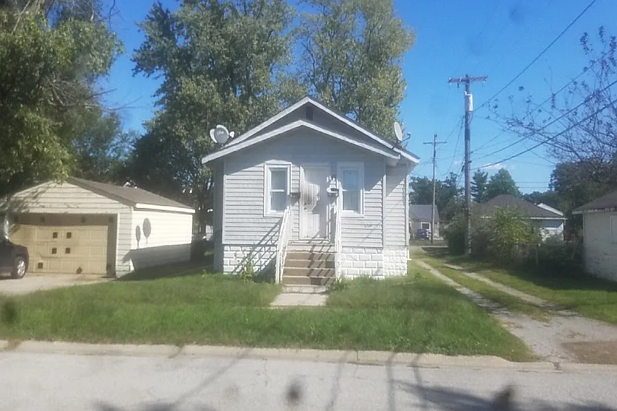 2749 Decatur St photo 1
