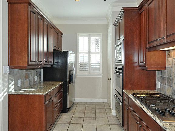 2nd image of 6215 Sutherland Sq