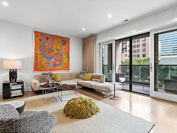 4th image of 216 S Green St #3N