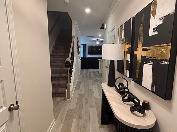 2nd image of 1005 Tanger Glen Trl