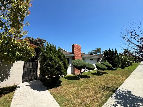 17082 Emerald Ln, Huntington Beach, CA 92647