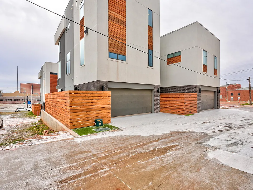 819 NW 6th St