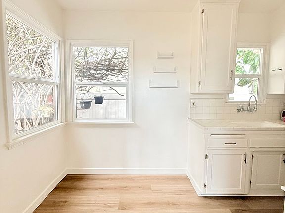 4th image of 515 3/4 Avenue C #1/4