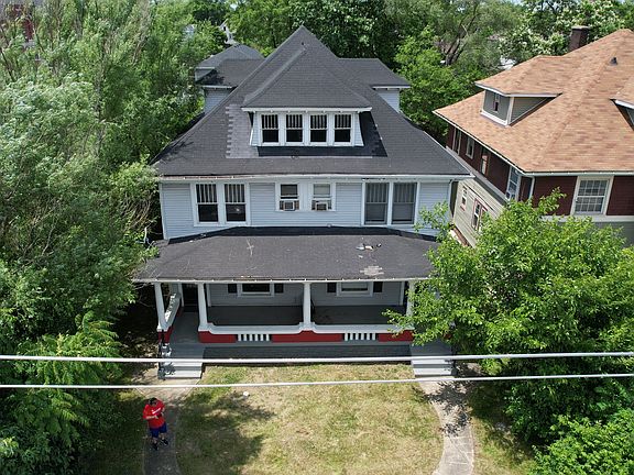 3rd image of 2840 N Illinois St