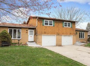 1617 Willow St, Sycamore, IL 60178