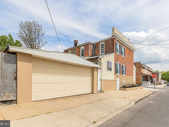 2nd image of 301 Delamore Pl